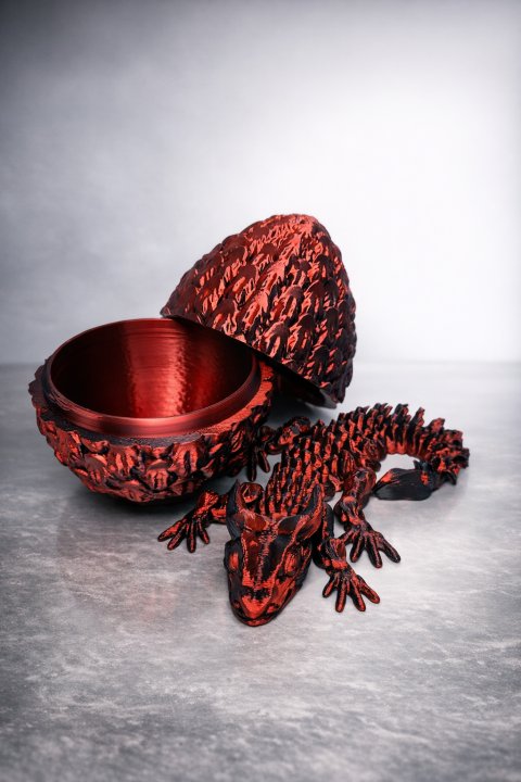 Kleiner Drache im Ei